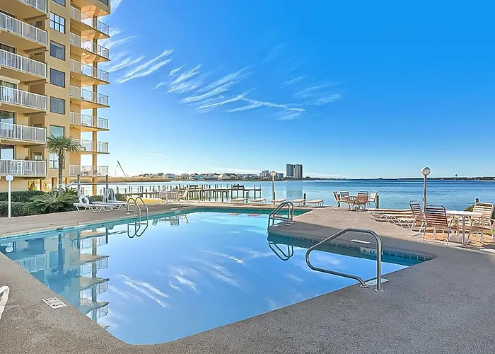 Beautiful Waterfront With Fantastic Views Pool Balcony & W&d Gulf Shores