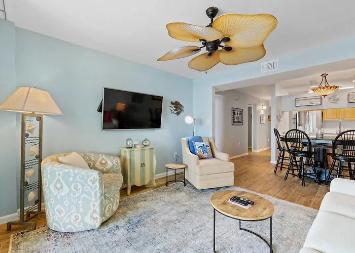 Beautiful Waterfront With Fantastic Views Pool Balcony & W&d *