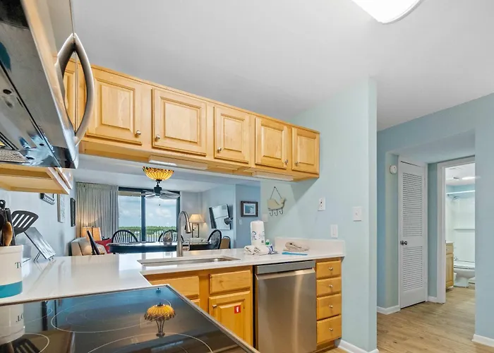 Beautiful Waterfront With Fantastic Views Pool Balcony & W&d *