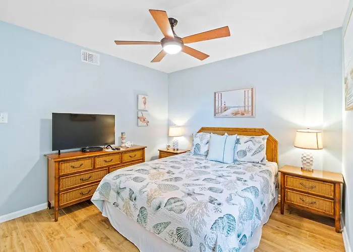 Beautiful Waterfront With Fantastic Views Pool Balcony & W&d *
