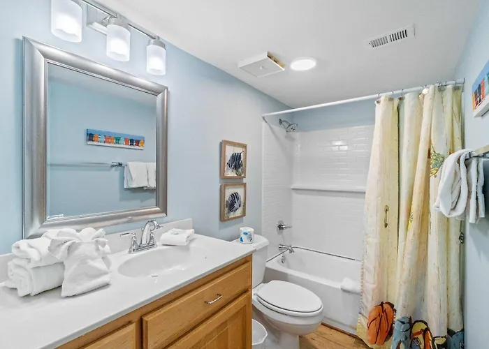 Beautiful Waterfront With Fantastic Views Pool Balcony & W&d *