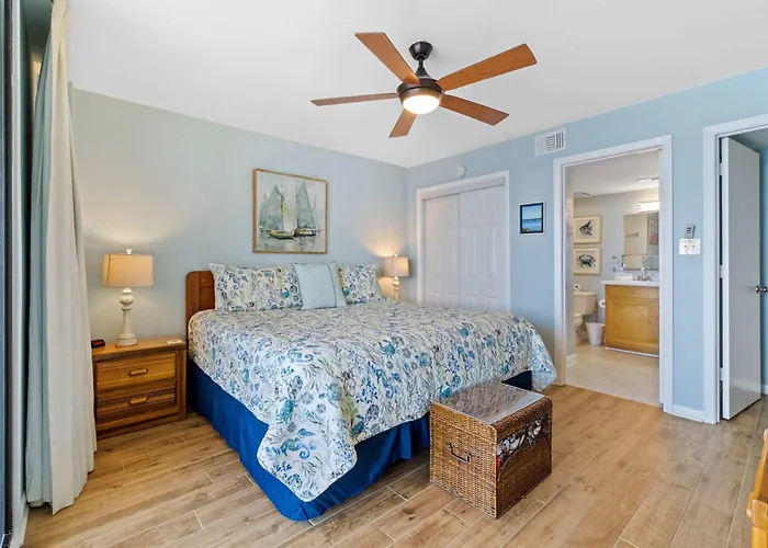 Beautiful Waterfront With Fantastic Views Pool Balcony & W&d *