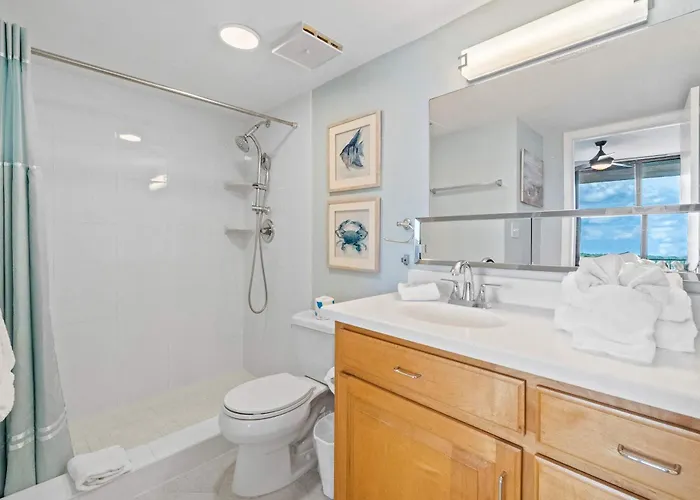 Beautiful Waterfront With Fantastic Views Pool Balcony & W&d *