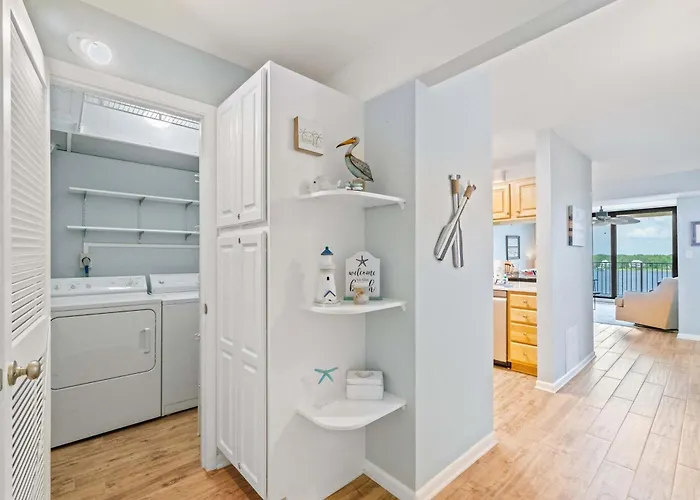Holiday home Beautiful Waterfront With Fantastic Views Pool Balcony & W&d Gulf Shores