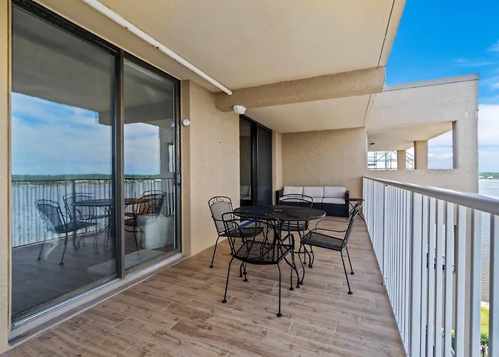 Beautiful Waterfront With Fantastic Views Pool Balcony & W&d Gulf Shores