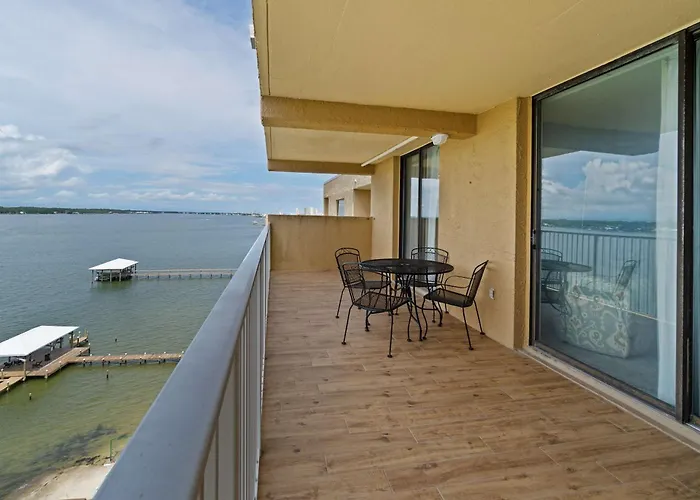 Beautiful Waterfront With Fantastic Views Pool Balcony & W&d Holiday home *