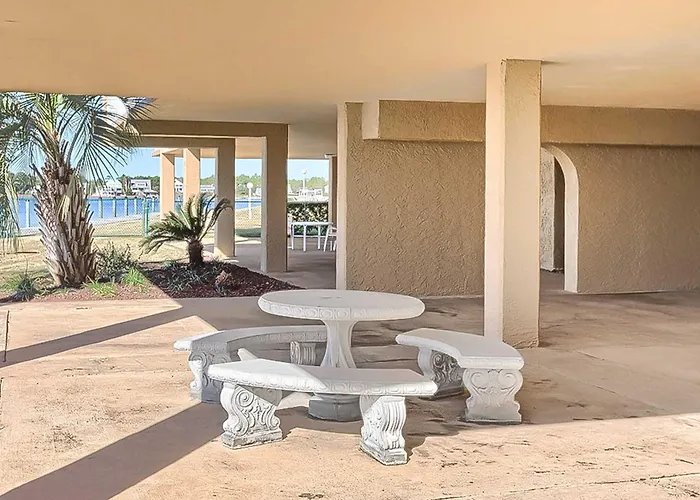 Beautiful Waterfront With Fantastic Views Pool Balcony & W&d Holiday home *