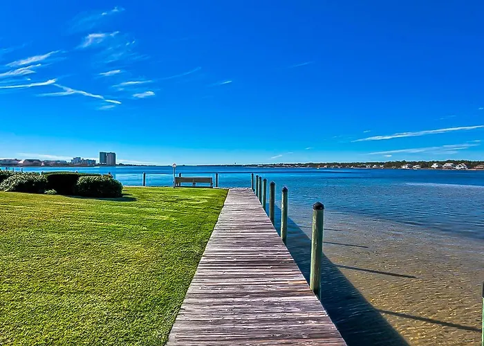 Beautiful Waterfront With Fantastic Views Pool Balcony & W&d Holiday home